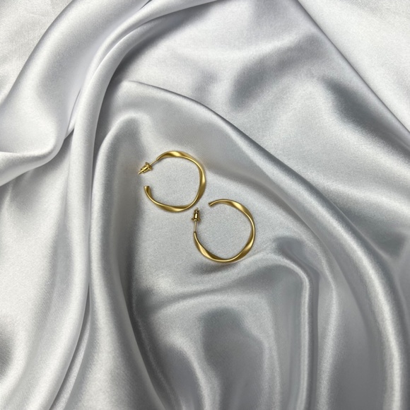 Anuli | Stainless Steel Classical Circle Hoop Earrings - Picture 4 of 6